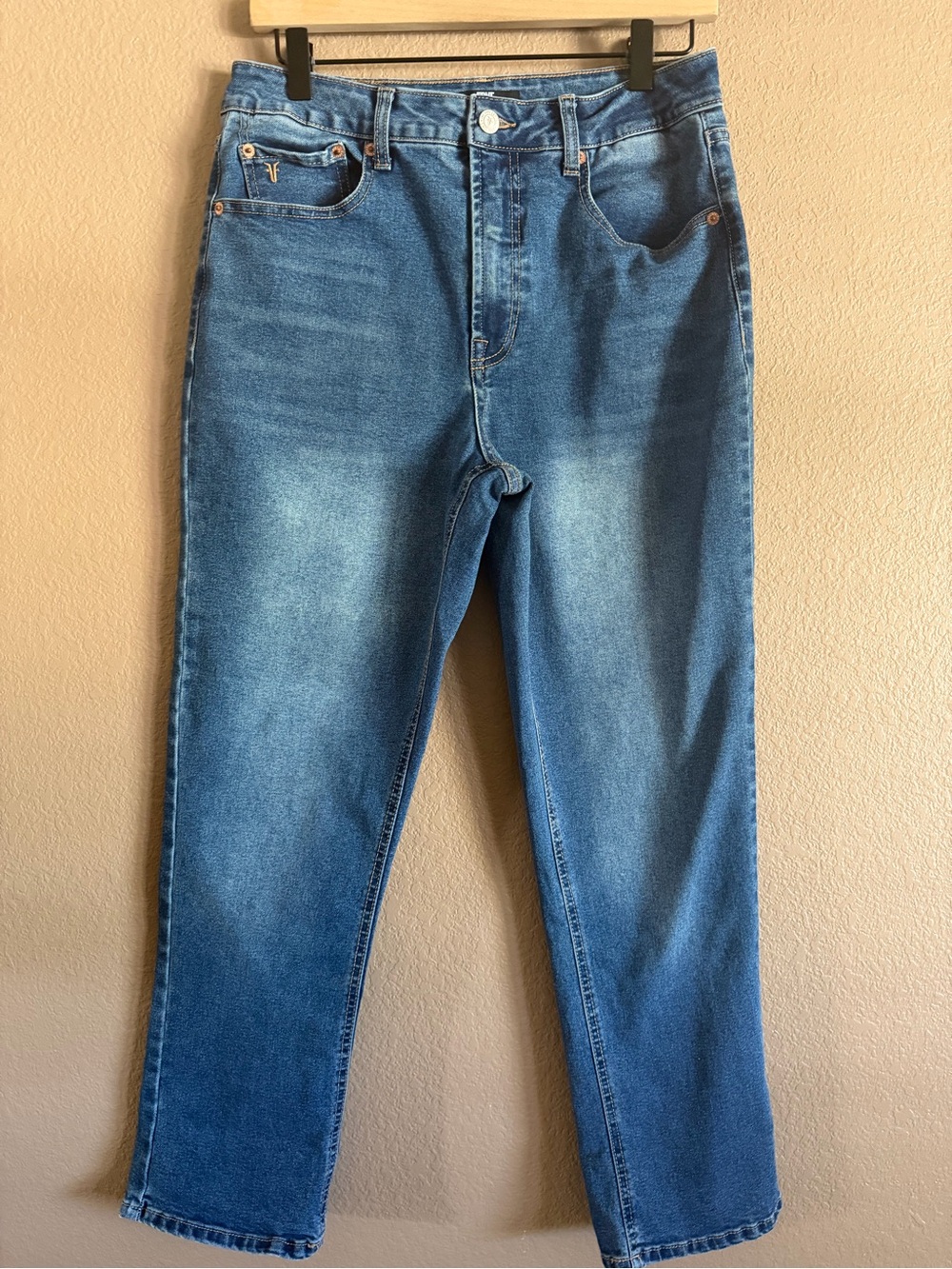 Frye Women's Straight Leg Jeans in Medium Blue Wash Size 6
